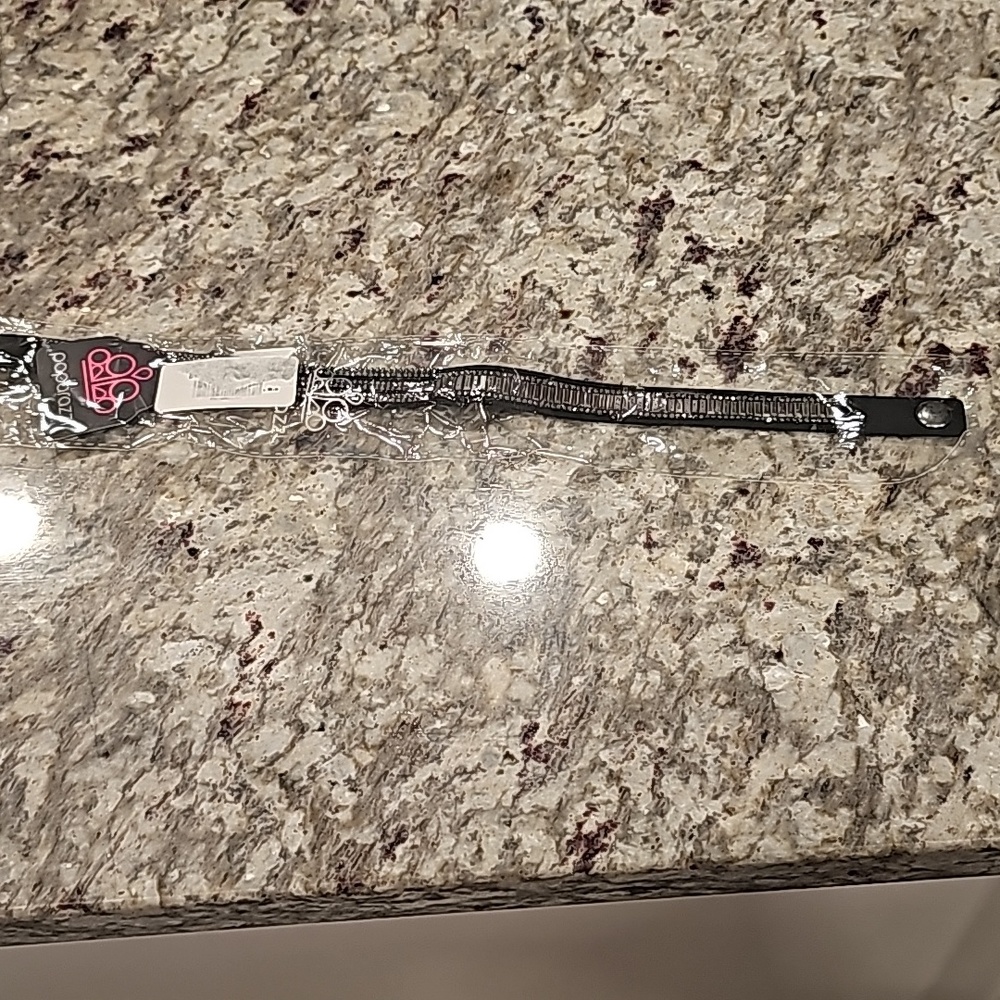 Snap Bracelet Black in Rhinestones
